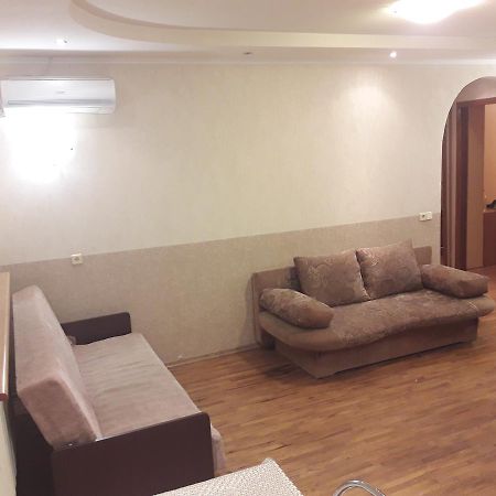 Appartment Near M. 23 Serpnya Jarkov Exterior foto